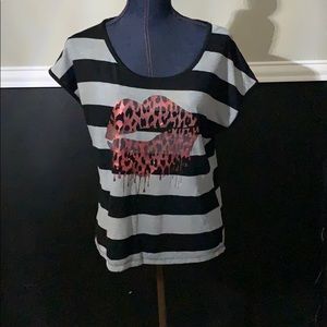 Black and gray shirt with lips